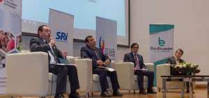 Las autoridades durante un conversatorio con la prensa. 
