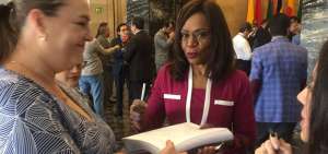 Asamble&iacute;sta independiente Mae Monta&ntilde;o impulsa el juicio pol&iacute;tico a la ministra de Salud, Ver&oacute;nica Espinosa.