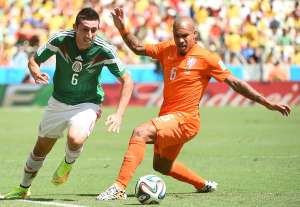Nigel de Jong (d.) estuvo presente en la final que Holanda perdi&oacute; ante Espa&ntilde;a en Sud&aacute;frica 2010. Foto: AFP