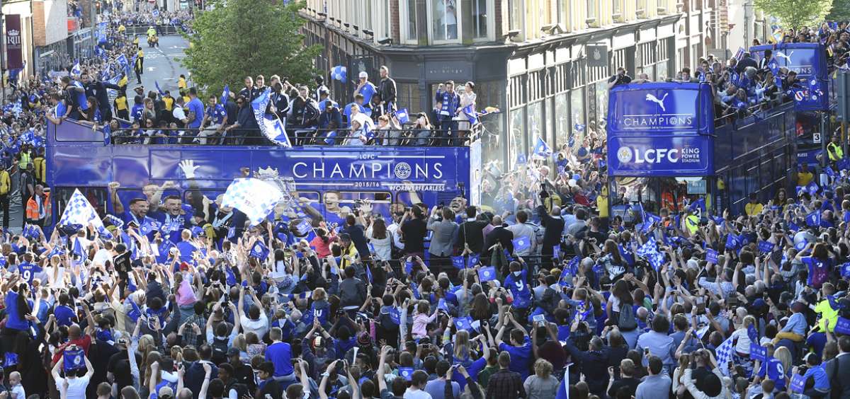 Marea humana en Leicester festeja en t&iacute;tulo del club