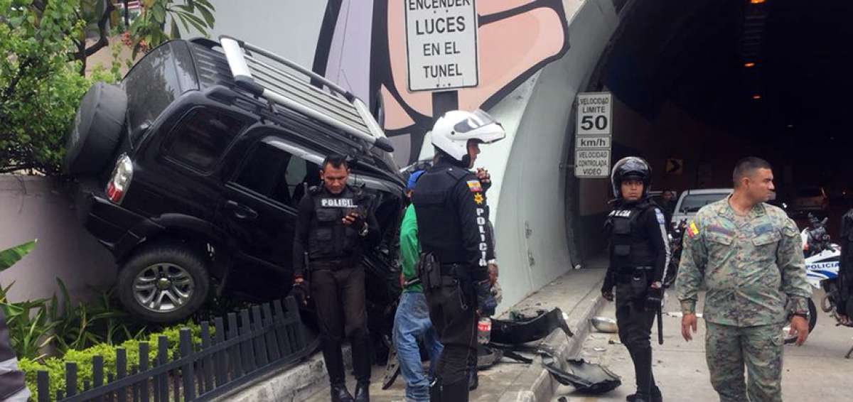 Personal de socorro se hizo presente en el sitio del accidente a pocos minutos del suceso.