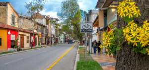 Los lojanos se motivan usando sus bicicletas en ciclov&iacute;as y senderos