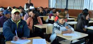 Las mesas de trabajo se organizaron en las aulas de la escuela Jorge Icaza, en la capital cotopaxense.