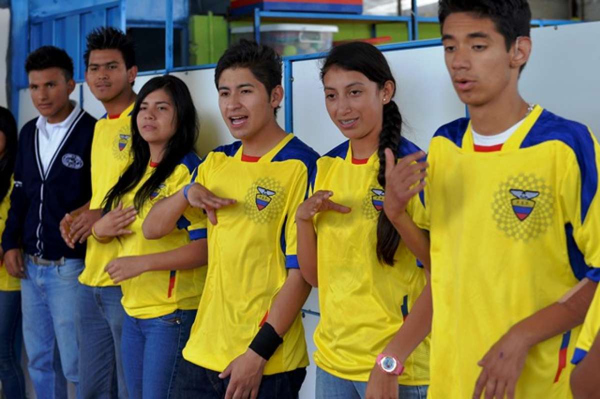 Los j&oacute;venes son estudiantes del Instituto Nacional de Audici&oacute;n y Lenguaje. Foto: Miguel Jim&eacute;nez / El Tel&eacute;grafo