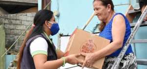 1.300 kits de alimentos son entregados en el Guasmo Sur y a los artesanos