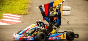El piloto ecuatoriano Nicol&aacute;s Z&uacute;&ntilde;iga durante una competencia de 2019. 