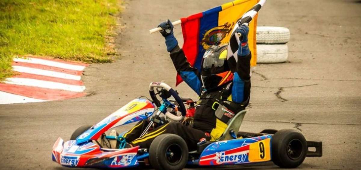 El piloto ecuatoriano Nicol&aacute;s Z&uacute;&ntilde;iga durante una competencia de 2019. 