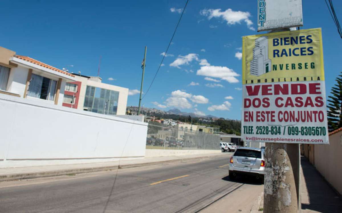 Los anuncios de venta de viviendas, algo com&uacute;n en Los Chillos, han aumentado en los &uacute;ltimos meses. Foto: Marco Salgado / El Tel&eacute;grafo