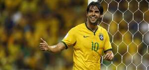 El brasile&ntilde;o Kak&aacute; (vestido con la camiseta de su selecci&oacute;n) arribar&aacute; esta tarde a Guayaquil. A las 18:00 ser&aacute; presentado en un hotel de la ciudad.