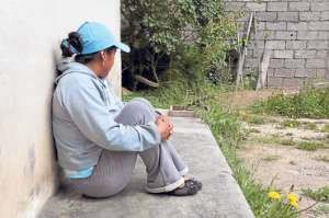 Las mujeres que sufren violencia dom&eacute;stica tienden a aislarse y  su autoestima disminuye. Necesitan apoyo psicol&oacute;gico continuo para superarse. Foto: Silvia Osorio / para El Tel&eacute;grafo