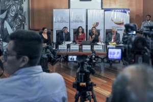 La ministra de Justicia y dem&aacute;s autoridades del Ministerio del Interior, de Senescyt invitaron a los j&oacute;venes a inscribirse en esta nueva carrera. Foto: Miguel Jim&eacute;nez / EL TEL&Eacute;GRAFO