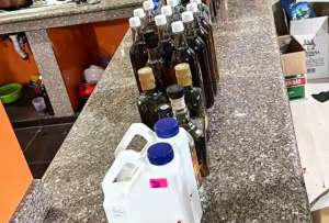 La Policía incautó 10.000 botellas de licor adulterado
