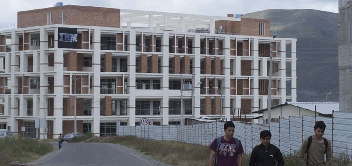 En la actualidad, en la Ciudad del Conocimiento, hay cinco construcciones paralizadas desde mayo de 2015. Una de ellas es un edificio de aulas. 