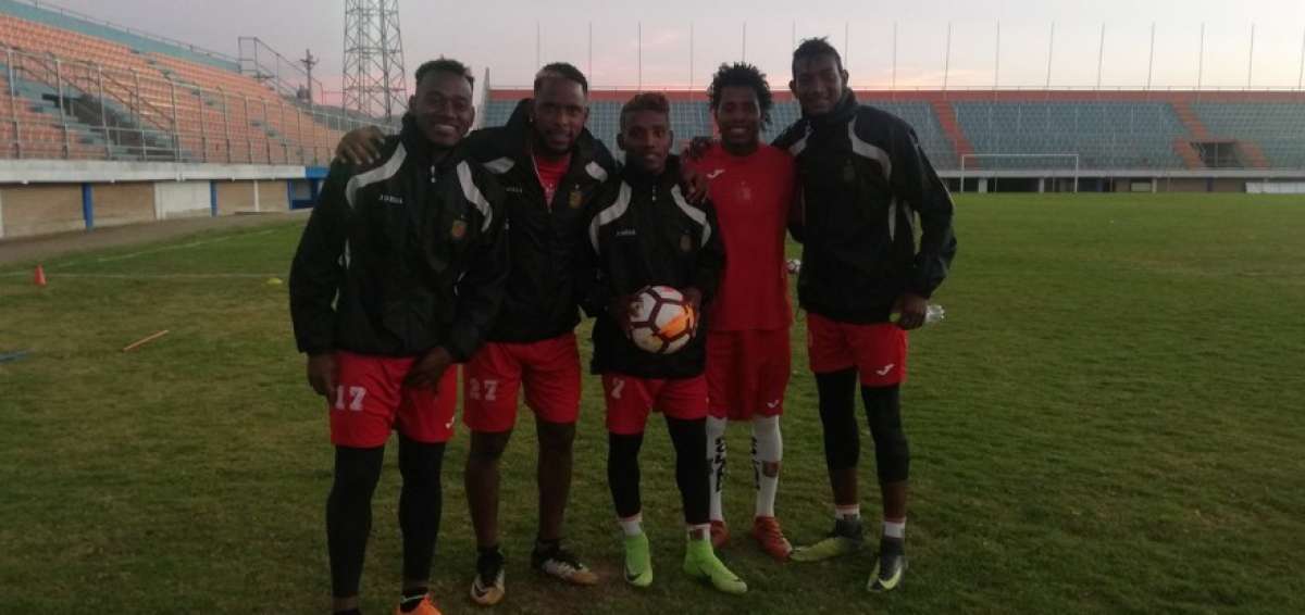 Los "morlacos" realizaron su entrenamiento en el estadio Municipal de Sacaba, Bolivia.