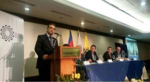 El ministro Francisco Rivadeneira durante el foro desarrollado en Quito. Foto: Twitter Ministerio de Comercio Exterior. 