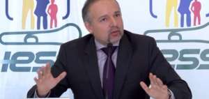 Seg&uacute;n Espinosa, con m&aacute;s hospitales propios la atenci&oacute;n ser&aacute; m&aacute;s r&aacute;pida y se ahorrar&aacute; dinero al disminuir la dependencia de hospitales privados. 