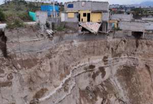 Los vecinos del R&iacute;o Monjas se quedaron sin respuestas tras la suspensi&oacute;n de la sesi&oacute;n de Concejo Metropolitano.