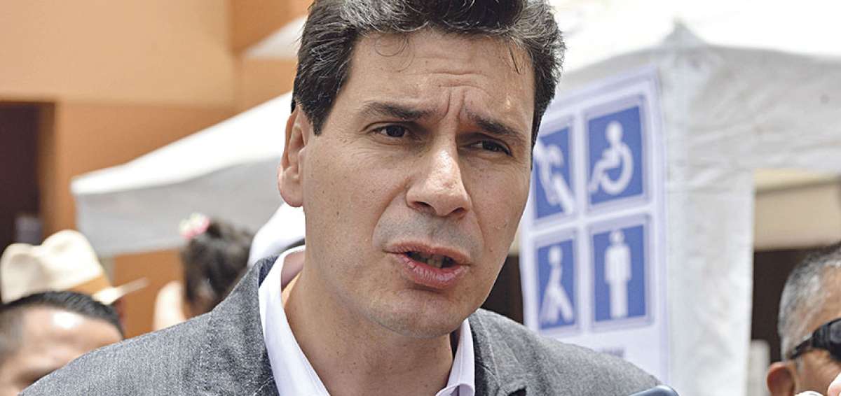 Pedro Palacios se defiende de las cr&iacute;ticas en redes sociales y en las calles