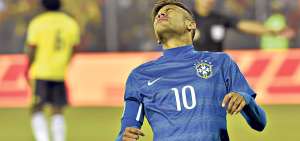 Un pelotazo a Pablo Armero y un cabezazo a Jeison Murillo mostraron a Neymar fuera de s&iacute; en el partido del mi&eacute;rcoles pasado contra Colombia. Foto: AFP