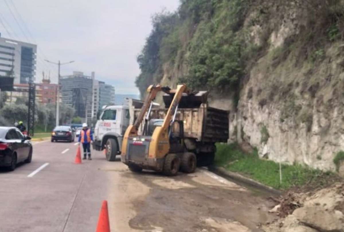 Conduce con precaución a la altura del túnel Guayasamín, donde se hacen trabajos.