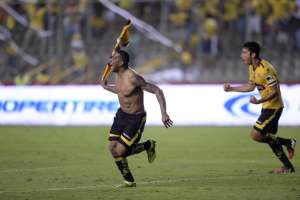 Cristian Su&aacute;rez celebra el gol que le dio la victoria a Barcelona ante El Nacional. Foto: Karly Torres/El Tel&eacute;grafo