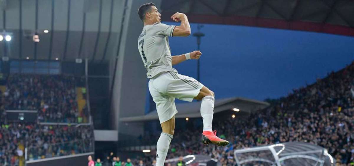 Ronaldo se olvida de los problemas anotando para la Juventus