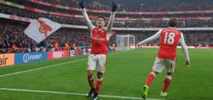 Alexis S&aacute;nchez coloca al Arsenal segundo en la Premier