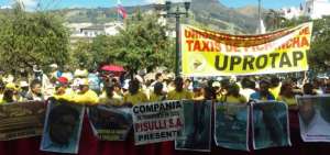 Taxistas exigen al Municipio de Quito m&aacute;s controles a los informales