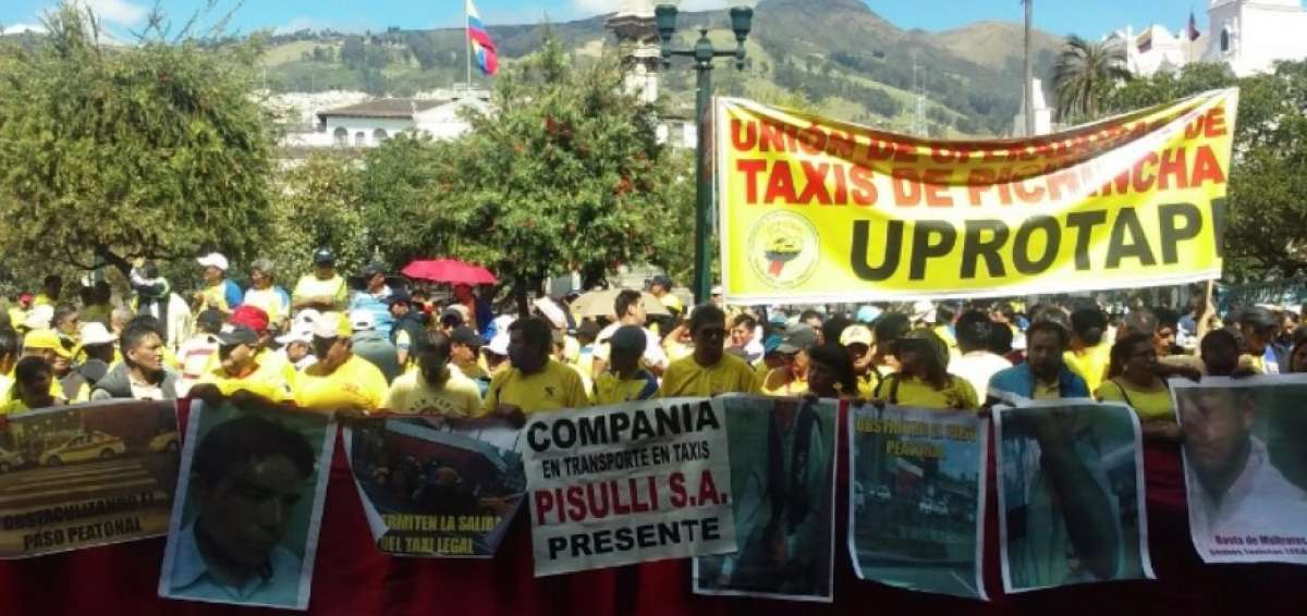 Taxistas exigen al Municipio de Quito m&aacute;s controles a los informales