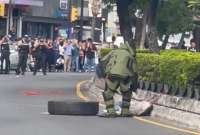 Policía realizó la detonación controlada de un presunto artefacto explosivo colocado en el restaurante Rukito, de Urdesa.