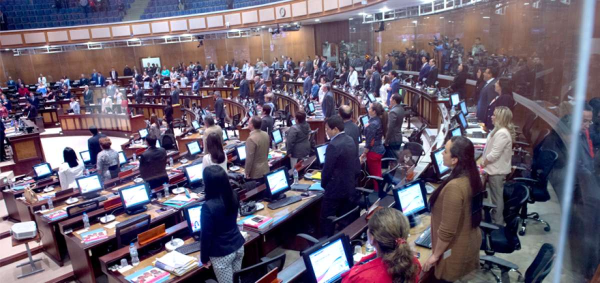 El primer debate en el pleno de la Asamblea Nacional se inici&oacute; a las 16:30 y continu&oacute; hasta despu&eacute;s del cierre de esta edici&oacute;n.