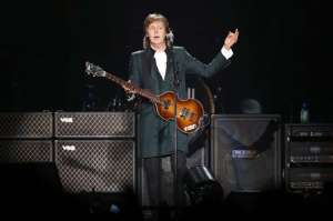 Paul se permite verdaderas gemas del cat&aacute;logo beatle, piezas m&aacute;s desconocidas y que en esta gira interpreta por primera vez, como Lovely Rita y Being for the Benefit of Mr. Kite!. Foto: EFE