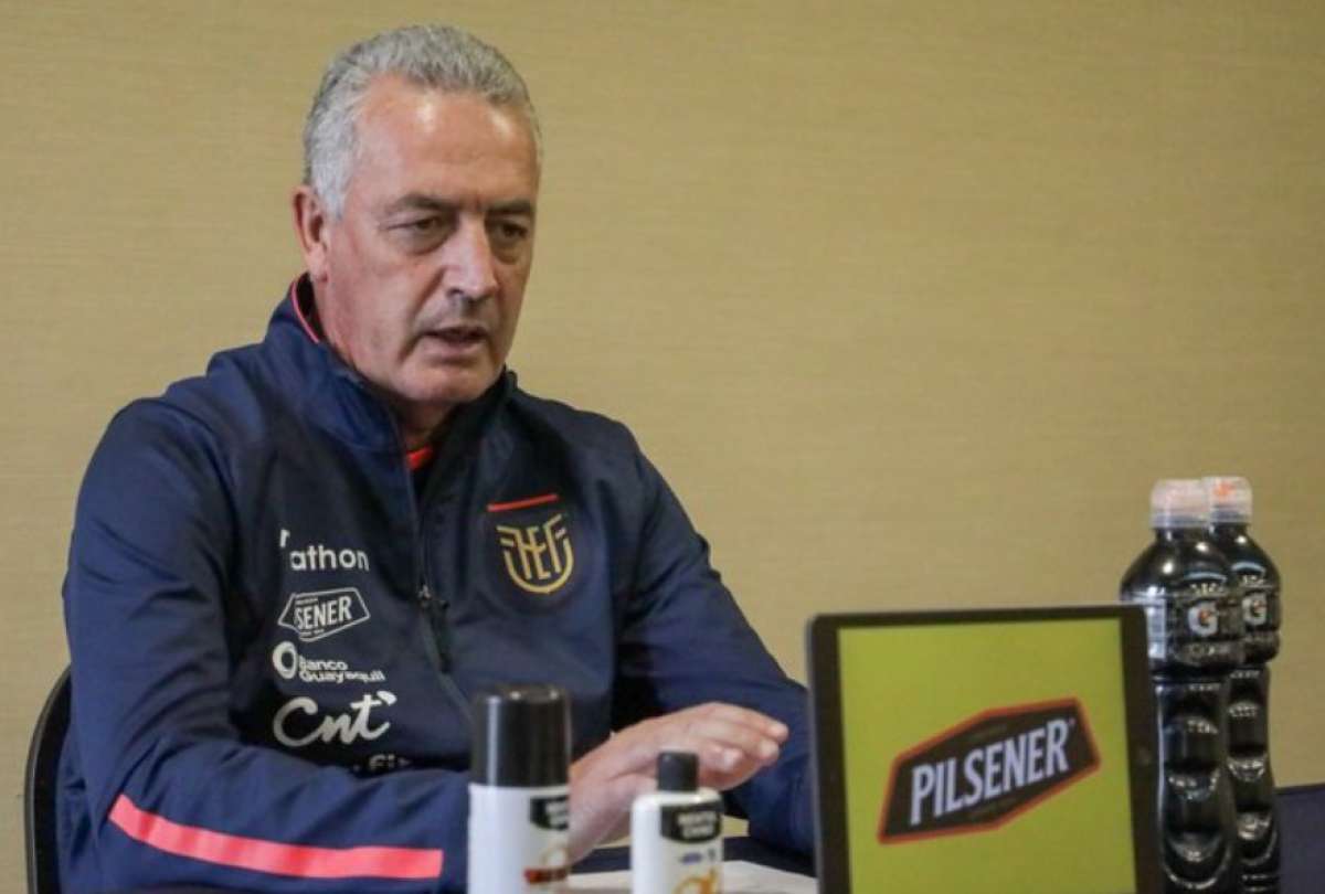 Gustavo Alfaro, DT de la Selecci&oacute;n, durante una conferencia de prensa en Venezuela