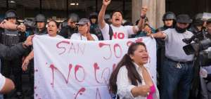 La movilizaci&oacute;n, en la que participan m&aacute;s de 300 personas se inici&oacute; a las 08:00.