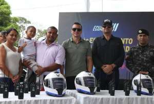 Gobierno entrega 150 motocicletas y 544 radios a la Polic&iacute;a de Tr&aacute;nsito