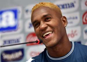 Bryan Beckeles fue uno de los jugadores de Honduras que habl&oacute; hoy en rueda de prensa. Foto: AFP