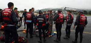 21 efectivos del Cuerpo de Bomberos de Quito se sumaron a las tareas de b&uacute;squeda. 