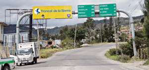 La v&iacute;a Loja-Catamayo es considerada estrat&eacute;gica porque une el aeropuerto con la capital lojana.