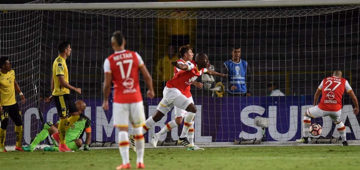 Fuerza Amarilla qued&oacute; eliminado tras perder ante Santa Fe en la Sudamericana