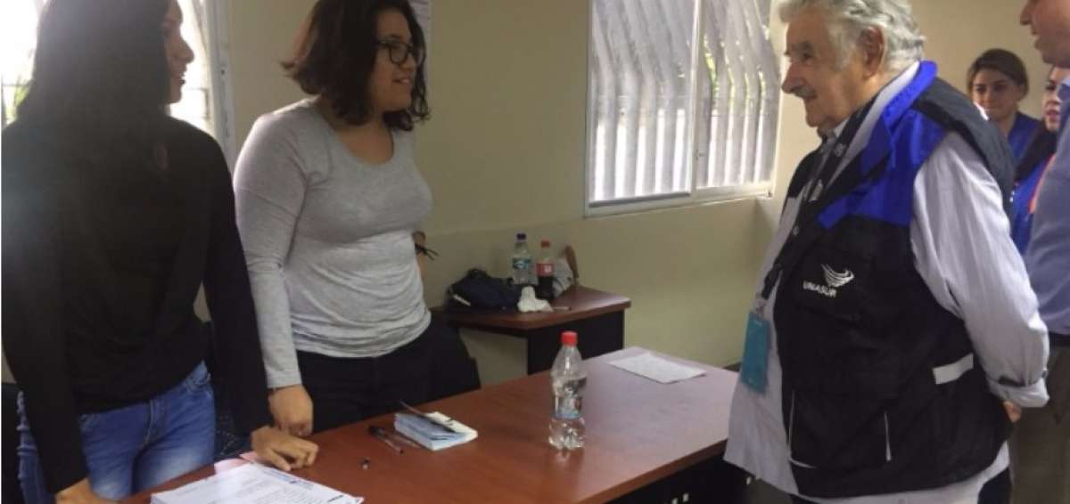El representante de la misi&oacute;n electoral de la Unasur convers&oacute; con los miembros de las JRV. 
