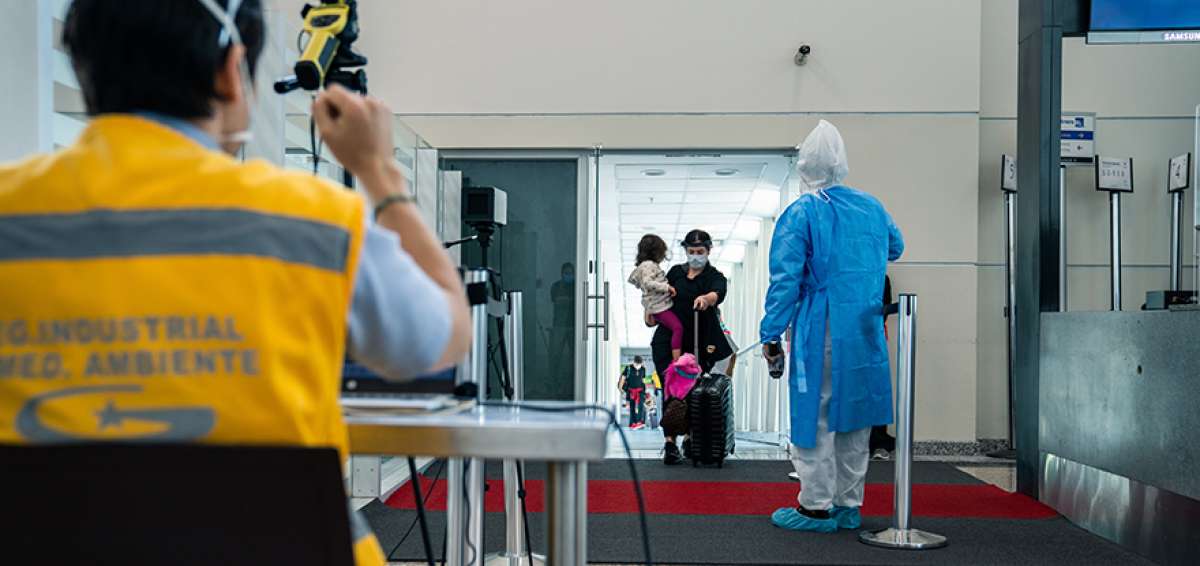 Pruebas r&aacute;pidas de covid se realizan en el Aeropuerto de Guayaquil