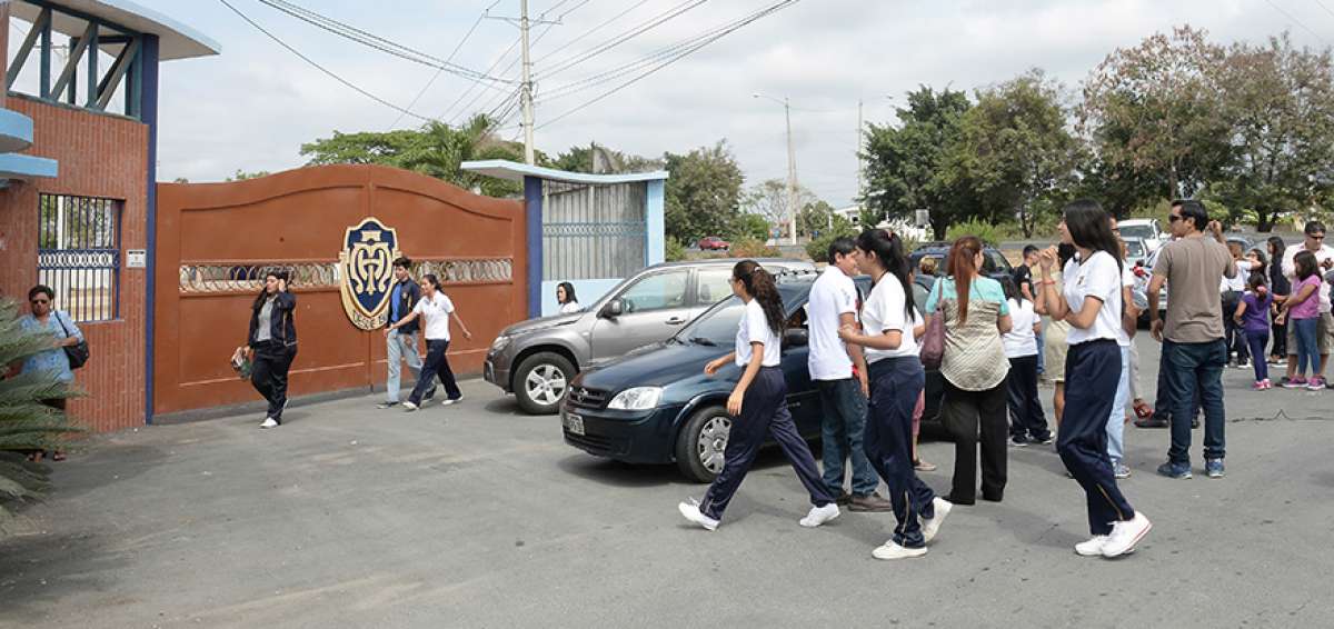 Los padres se re&uacute;nen para salvar el Mar&iacute;a Auxiliadora