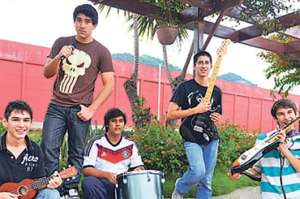 El grupo MoonHeist se integr&oacute; con alumnos de los &uacute;ltimos a&ntilde;os del Logos Academy. Foto: Jos&eacute; Mor&aacute;n.