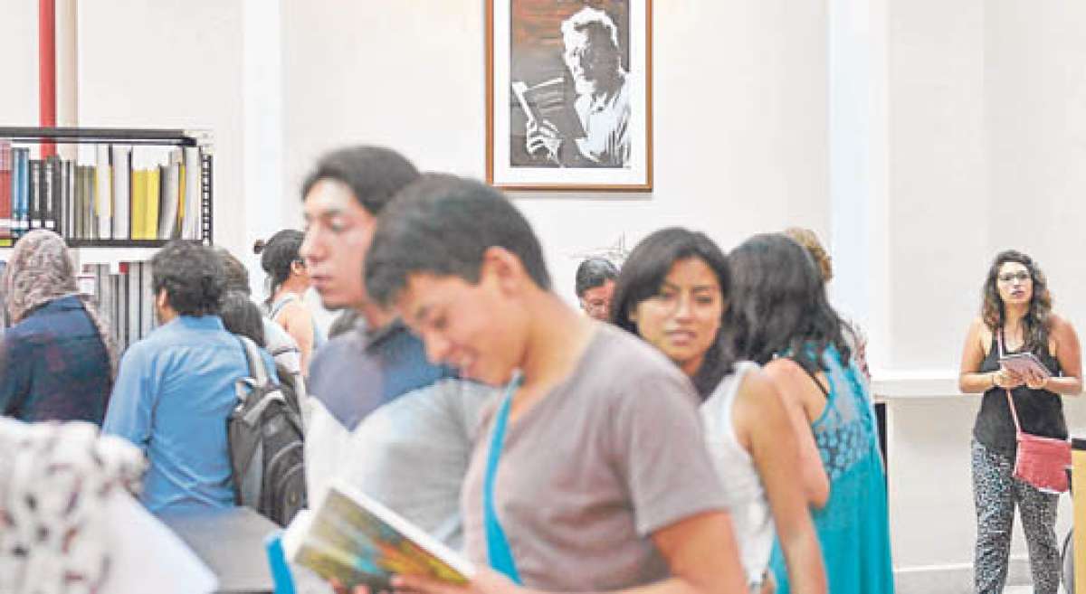 La biblioteca tiene 20.546 ejemplares de libros y revistas, 120 t&iacute;tulos en calidad de donaci&oacute;n relacionados con el arte, la literatura, m&uacute;sica, cine, derecho, etc. Foto:  William Orellana / El Tel&eacute;grafo