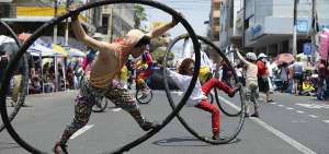 Un grupo de j&oacute;venes del circo escuela Ecuador mostr&oacute; sus habilidades y acrobacias en monociclos ante el entusiasmo de las autoridades y el p&uacute;blico.