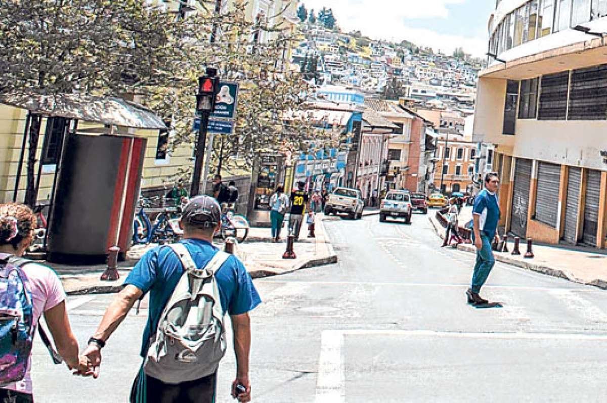 El proyecto busca a&ntilde;adir un lugar de descanso y esparcimiento en el Centro Hist&oacute;rico, en el tramo de la calle Mej&iacute;a ubicado entre la Guayaquil y la Flores. Foto: Marco Salgado/ El Tel&eacute;grafo