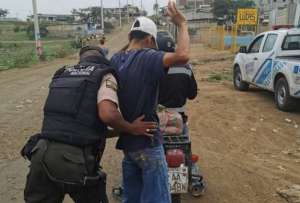 En el sector de Progreso, Policía realiza controles de personas, vehículos, motocicletas