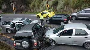 En el accidente, 4 personas resultaron heridas. La v&iacute;a se encuentra habilitada. Foto: Cortes&iacute;a