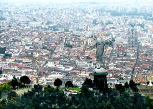 La belleza de Quito vista desde arriba (GALER&Iacute;A)