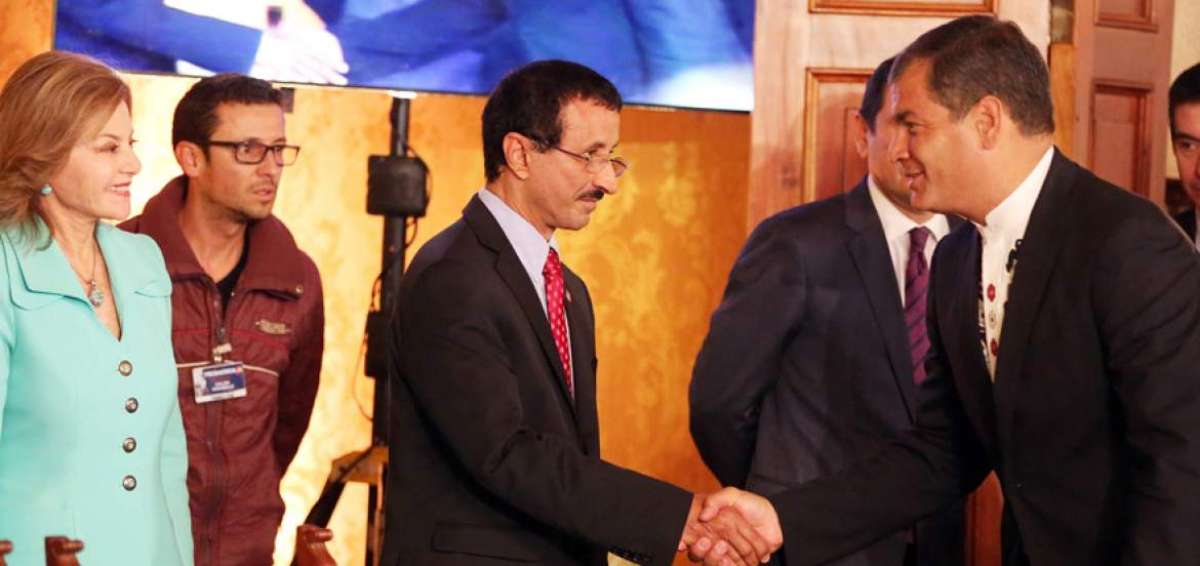 Sultan Ahmed bin Sudayem (Izq.), presidente del Consejo de Administraci&oacute;n de DP World, fue recibido por el presidente Rafael Correa (Der.) en Carondelet.